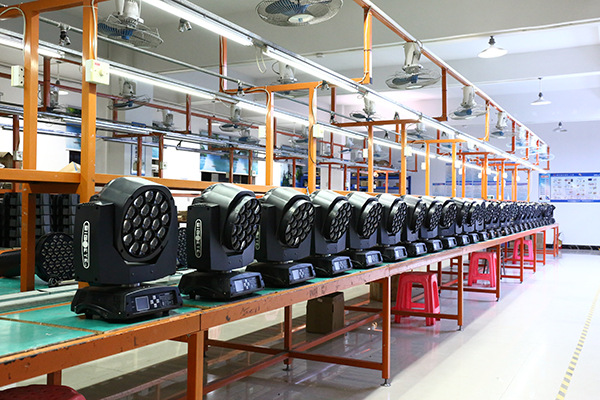 مصباح غسيل الرأس المتحرك B-Eye K10 19 &times; 15W LED Zoom